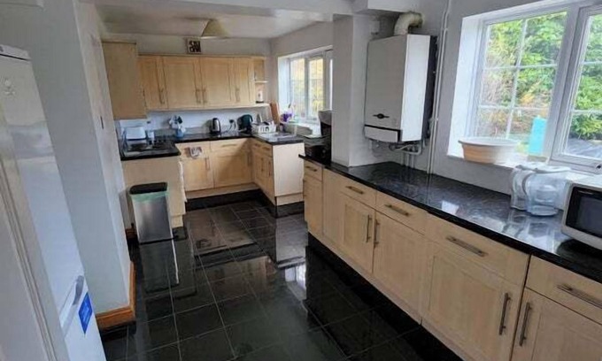 Splott House | Cardiff 3bed House-freeparking-15minwalktostadium