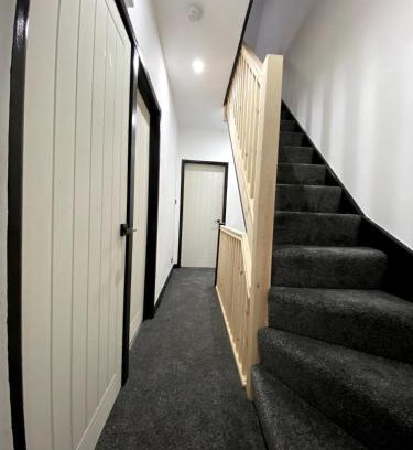 Plasnewydd House | Cardiff Central Home Sleeps 11