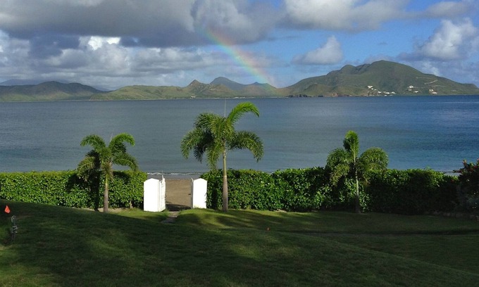 Cliffdwellers House | Caribbean Beachfront Paradise