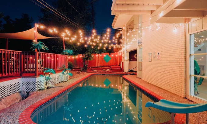 Houston House | Caribbean Style Joyful Boho Villa Sw Pool 5bdr 22Gsts Pool Tb TV Chan Hobby Area