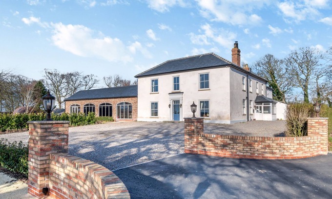 Mappleton House | CARLTON MANOR, family friendly, luxury holiday cottage in Aldbrough