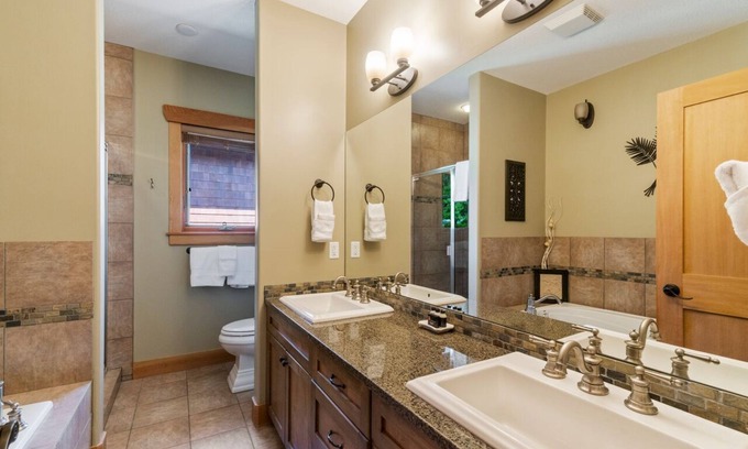 Blind Bay House | Carmel Beach Private Lodges - Unit #2. Lakefront 5 bedroom unit.