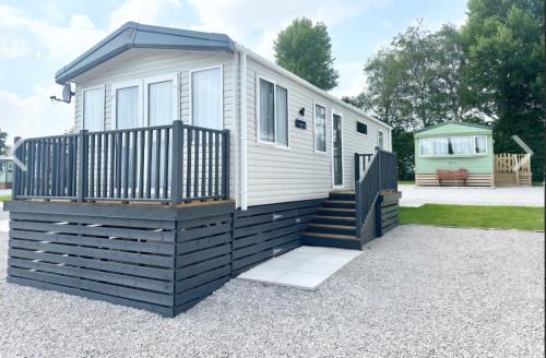 Capernwray House | Carnforth - Caravan - sleeps 6 - Dog Friendly