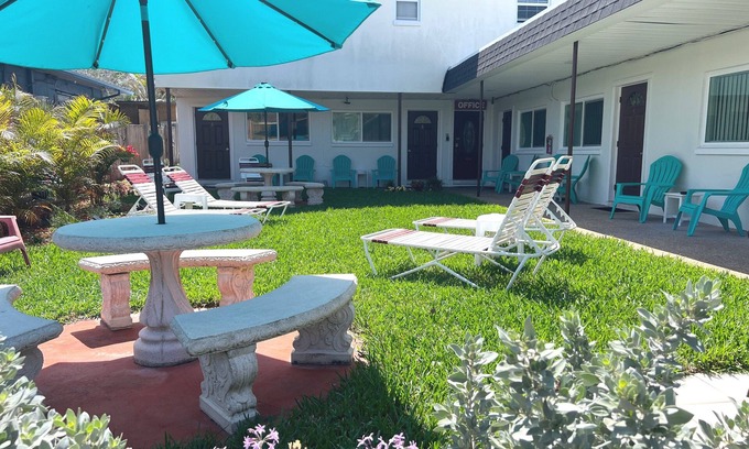 Sunset Reef Hotel | 🎈Carousel Suites #2-Studio in Redington Shores - The Perfect Getaway!