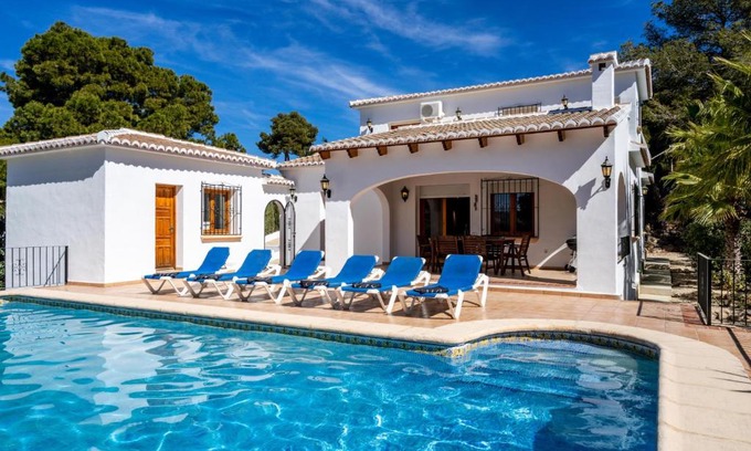 Media Luna Villa | Carpe Diem by Aguilarent