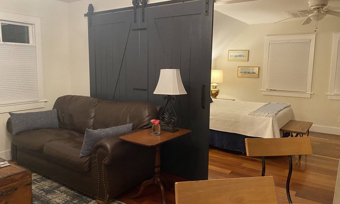 Summerville Historic District House | Carriage House 2-bedroom at Camellia Cottages in historic Summerville