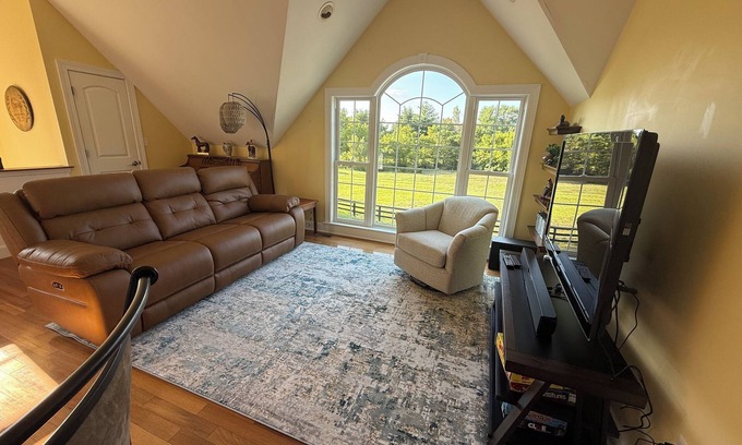 Simpsonville Cottage | Carriage House Cottage on horse farm.