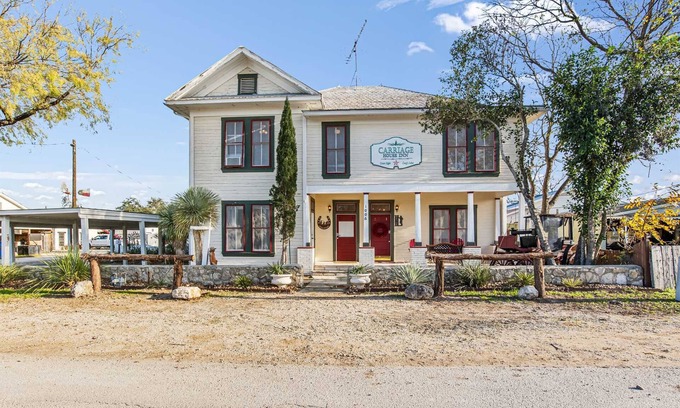 Bandera House | Carriage Inn - Bandera Suite 2