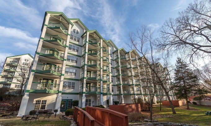 Branson Apartment | Carriage Place