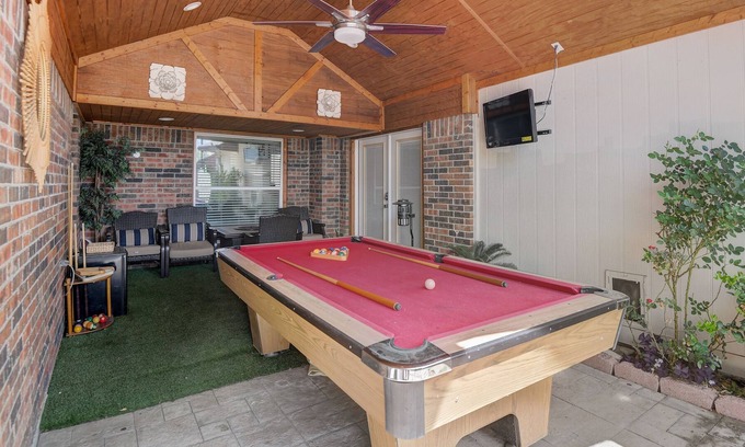 North Central Carrollton House | Carrollton Retreat! 4BD / POOL TABLE *
