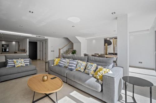 Golden Mile House | Casa Adriana