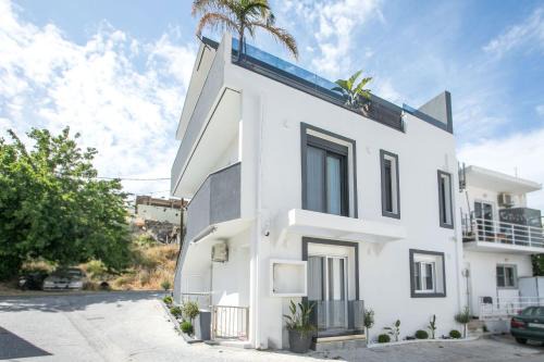 Kalithies Apartment | Casa Antonis - Modern Home with Jacuzzi near Faliraki