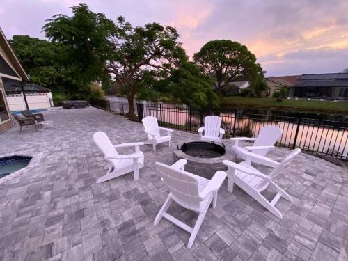 Palma Sola House | Casa Bella - 5BR, Waterfront, Pool, Spa -9 Min Anna Maria