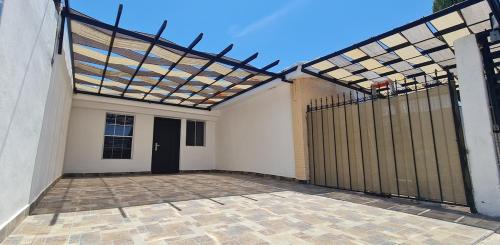 Juarez Municipality House | Casa cómoda y completa con 2 camas king size y 1 cama twin