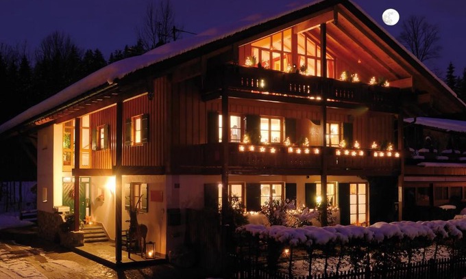 Tiefenbach Apartment | Casa Claudia - die schöne 4-Sterne-Fewo - im Sommer Bergbahntickets inclusive
