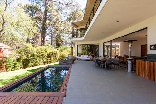 Valle de Bravo House | Casa con amplia terraza y jacuzzi en Avándaro