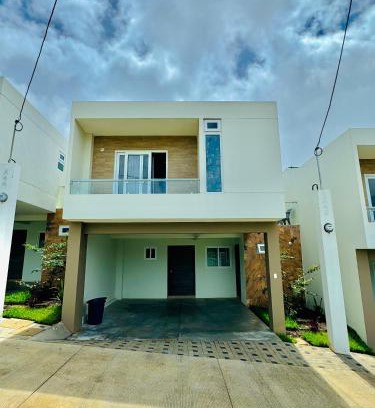 Villa Canales House | Casa condominio bosques de Santa Elena