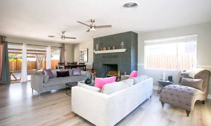 Rancho Oakey House | Casa Darmak~Modern design~Comfortable living