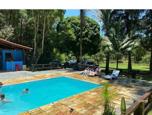 Juquitiba House | Casa de campo agradável com piscina, parquinho, lago, riacho, quadra, sinuca e mais!