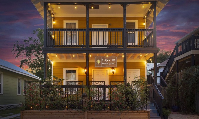 Downtown Historic District House | Casa De Hernandez-Boutique Hotel- AZUL- King suite