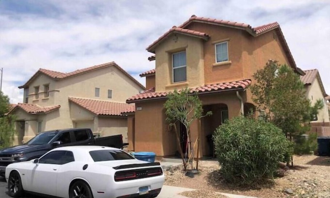 Henderson House | Casa de los Ramirez