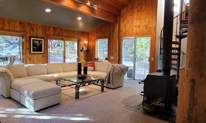 Pine Cove House | CASA de los ARBOLES! Delight & Solitude Abound in the "House of the Trees"