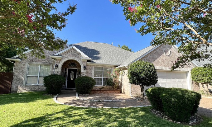 Flower Mound House | Casa-De-Sol: A vibrant home loaded with amenities- Sleeps 14