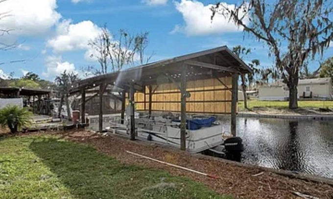 Astor House | Casa De Vino is perfect for your Waterfront Get Away