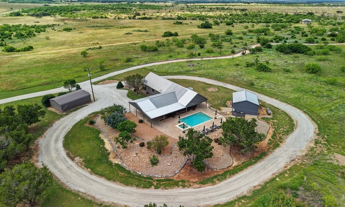 Thurber House | Casa del Lago PK- near lake and perfect for entertaining!