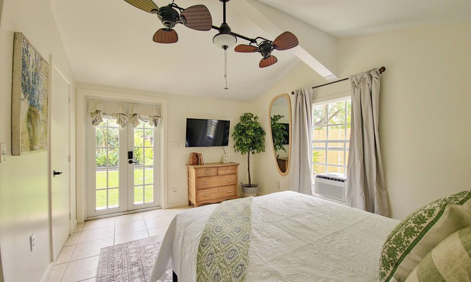 Flamingo Parks Apartment | Casa del Sol. Pet friendly guest house!