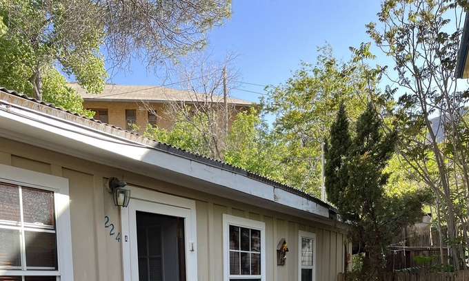Bisbee Cottage | Casa Descanso Rustic Traditional 115 Year Old 1 Br+Miner's Shack