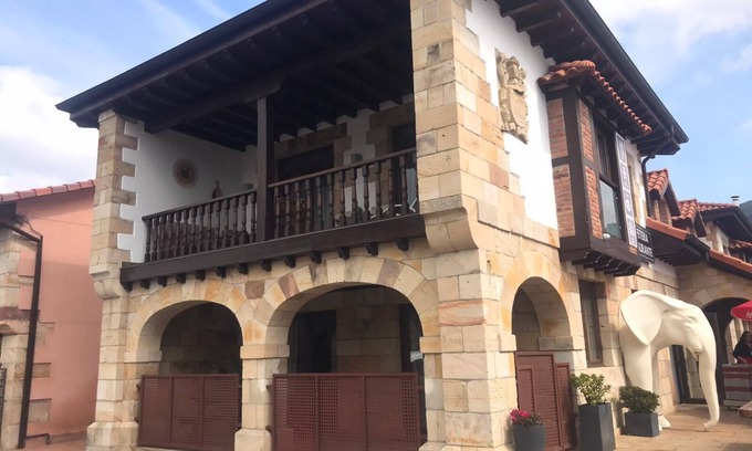 Cabarceno House | Casa el Elefante Blanc