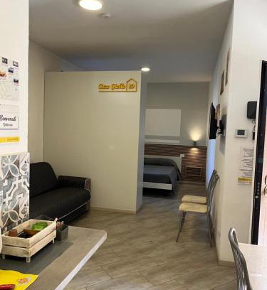 Garbagnate Milanese Apartment | Casa Gialla 89