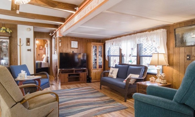 Hollister House | Casa Grammy 2 Bedroom Home