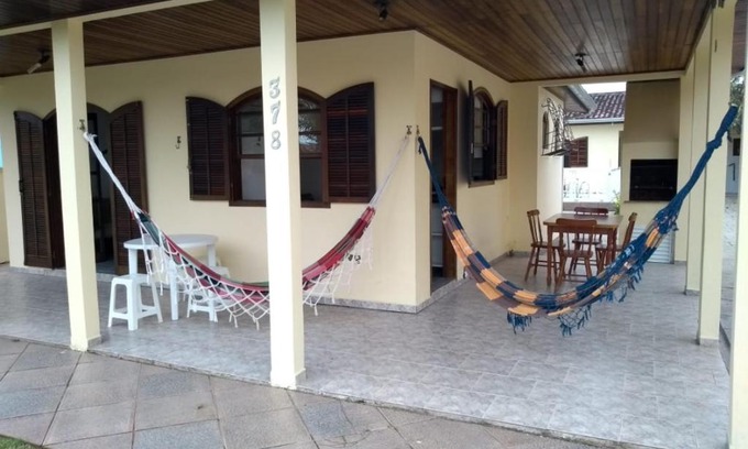 Guaratuba House | Casa Guaratuba espaçosa e confortável
