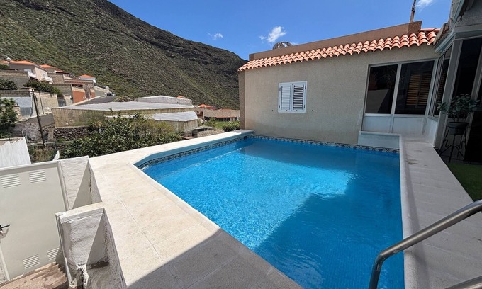 Candelaria Ski Chalet | Casa Haroldo, private pool and barbecue.