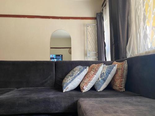 Kireka Apartment | Casa Holmes