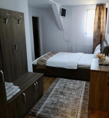 Tasnad House | Casa Hortensia
