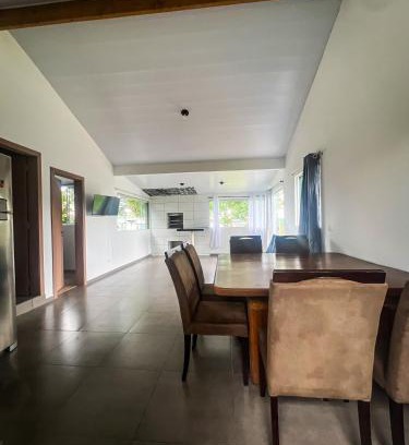 Riviera House | Casa inteira em chácara, 20 min centro.