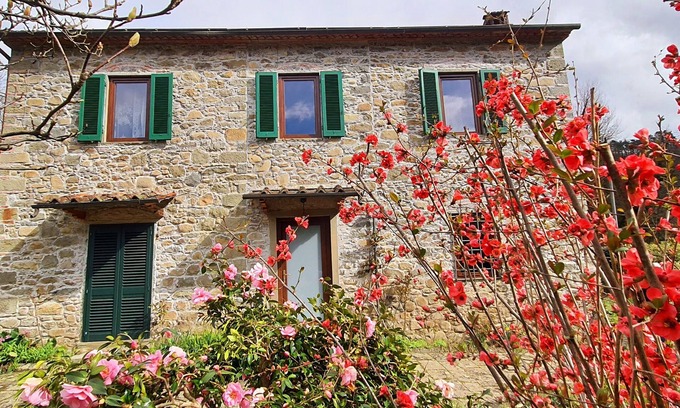 Casoli House | Casa Millefiori, Village House near Bagni Di Lucca with Large Garden and Pool.