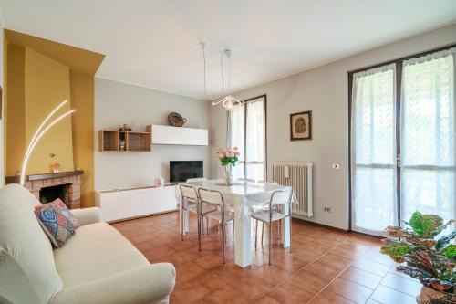 San Martino della Battaglia Apartment | Casa Maria - trilocale con patio, garage e WiFi
