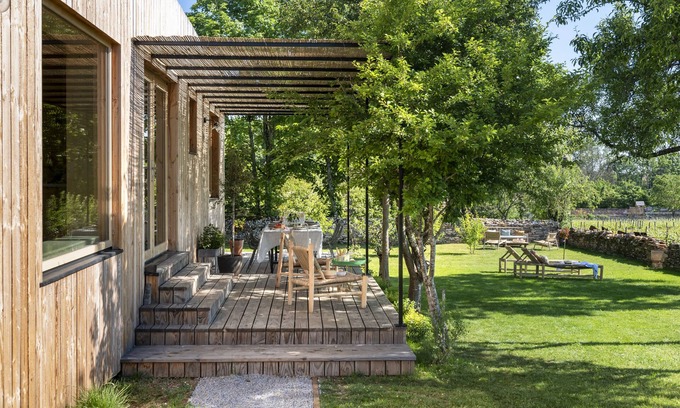 Mercurey House | Casa Ladoit (7 p) vineyard view | architect-designed house