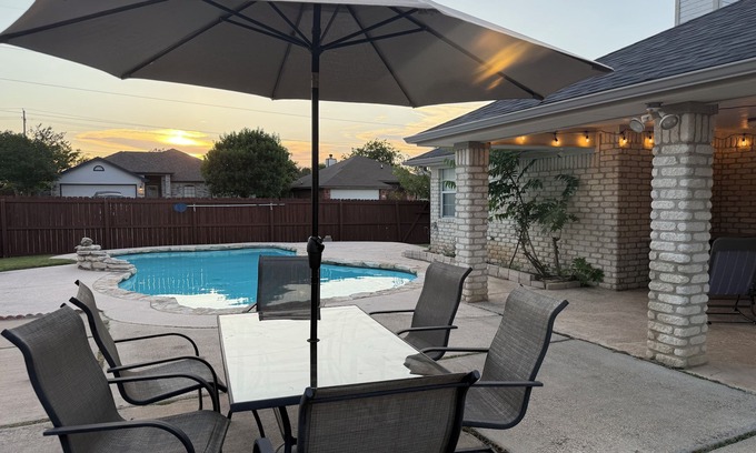 Killeen House | Casa Lava- 4-bedroom pool house in Killeen