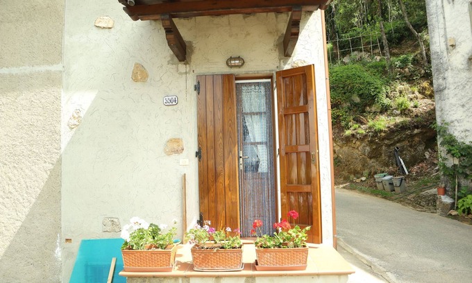 Stazzema House | Casa Linda a window to the sea