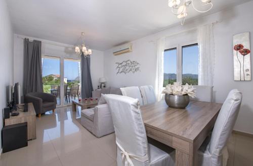 Kathiana Villa | Casa Magnolia