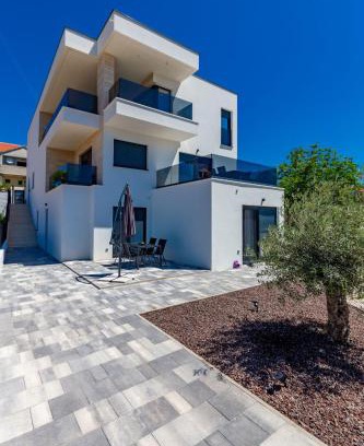Crno Apartment | Casa MiA Apartments with parking