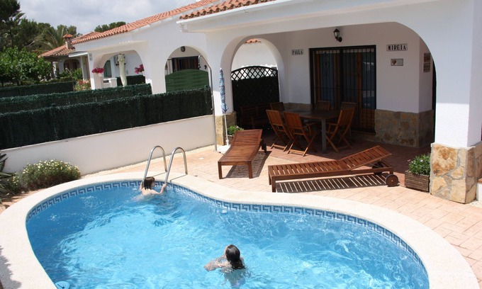 Riumar Ski Chalet | Casa Mireia and Paula Riumar, Costa Dorada, Delta del Ebro. Villa 300m from the beach