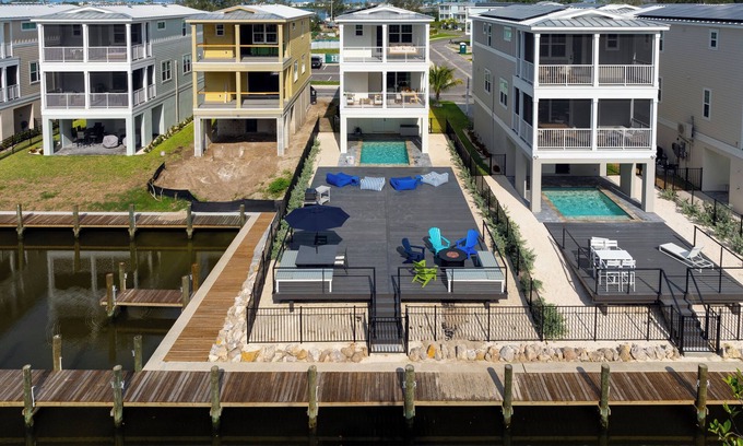 Cortez House | ⚓CASA NICA! Luxury Private Pool Home with dock on a saltwater canal!⚓