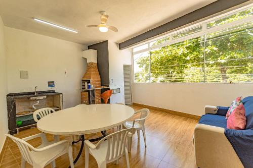 Pereque House | Casa no Guarujá c/Wi-Fi e churrasqueira