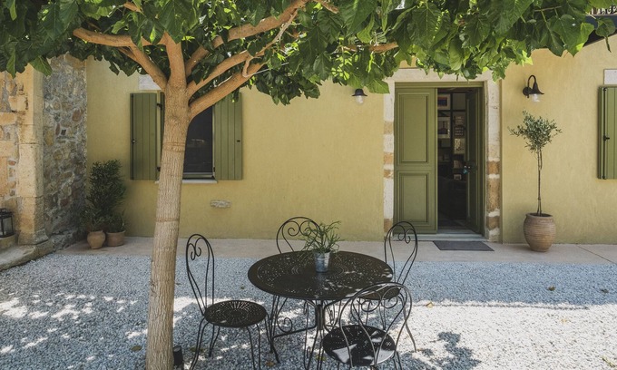 Kontomari Villa | Casa Olea - A Venetian era Home with Courtyard